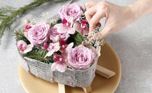 5 maneiras diferentes de fazer flores de materiais diferentes para decorar