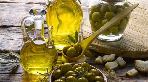 O azeite de oliva ajuda a hidratar a pele seca