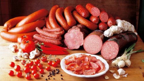 Carnes vermelhas e embutidas