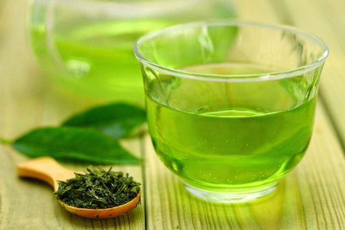 O chá verde pode ser incluído em um café da manhã para emagrecer