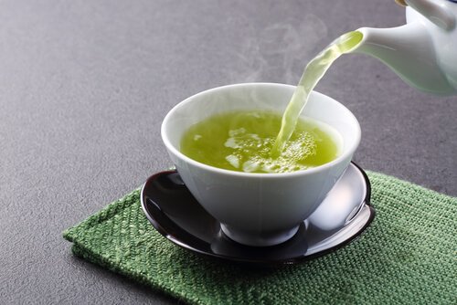 Chá de ervas que ajuda a reduzir o fluxo na menstruação