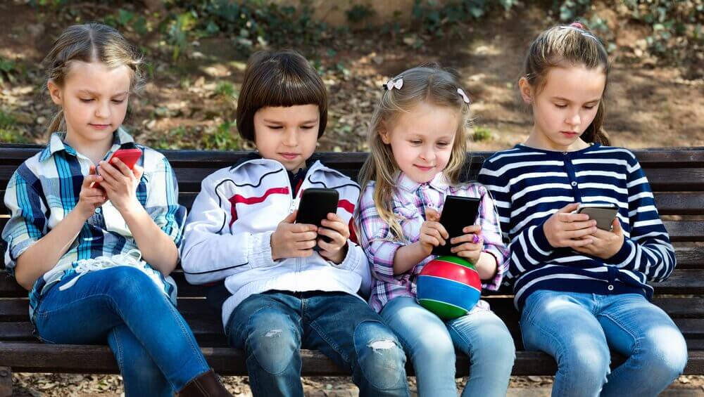 Crianças do século 21 e a tecnologia Crianças do século 21 e a tecnologia