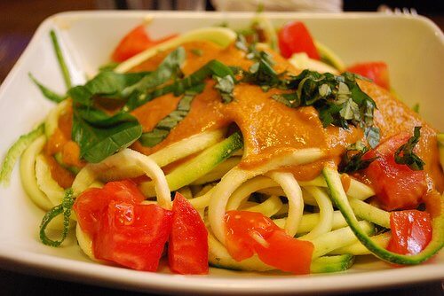Macarrão com verduras ao vapor