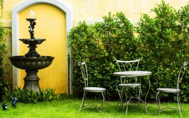 Fontes de água: 6 ideias para decorar seu jardim