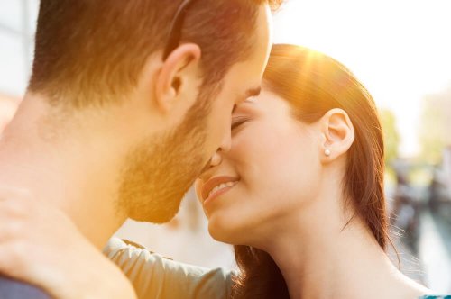 Casal se beijando