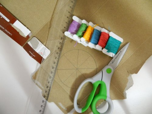 Mesinhas de cabeceira com caixas recicladas