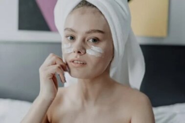 9 máscaras para relaxar os olhos e eliminar olheiras