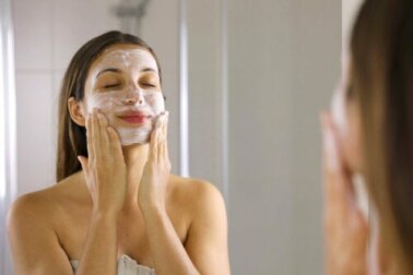 4 máscaras para relaxar os olhos e eliminar as olheiras