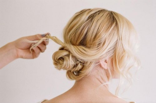 Penteado delicado e despojado