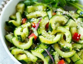 Pepino recheado com salada de frango