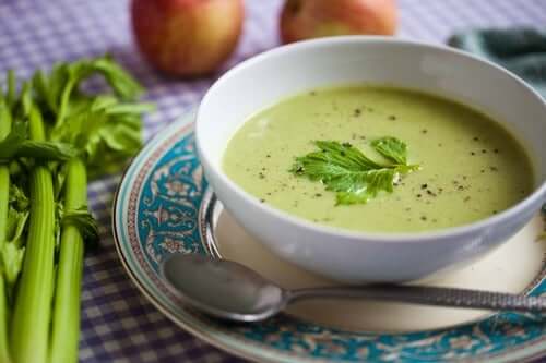 Como no almoço, no jantar você também pode preparar pratos deliciosos com baixo teor de gordura, o que te ajudará a perder peso
