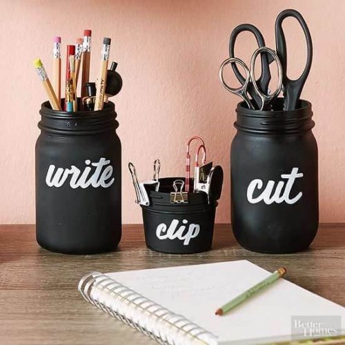 Frascos para manter o escritório em ordem