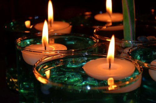Decoração com velas e gemas