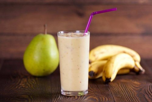 Vitamina com leite de aveia e pera