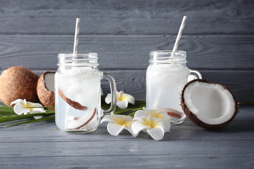 Propriedades incríveis da água de coco para a saúde