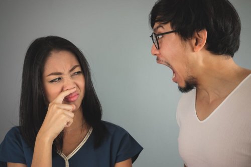 3 enxaguantes naturais para aliviar o mau hálito