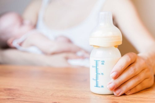 É aconselhável acordar o bebê para alimentá-lo?