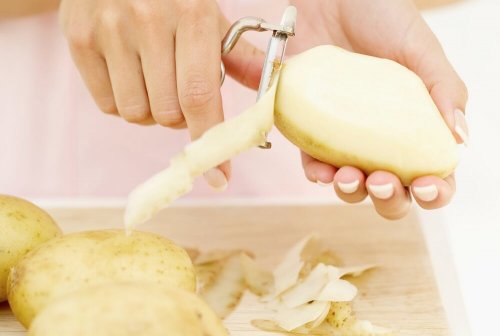 Descascar batatas