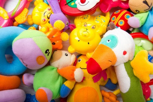 Brinquedos para bebês de materiais seguros