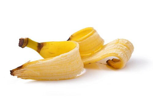 A casca de banana ajuda a eliminar as verrugas