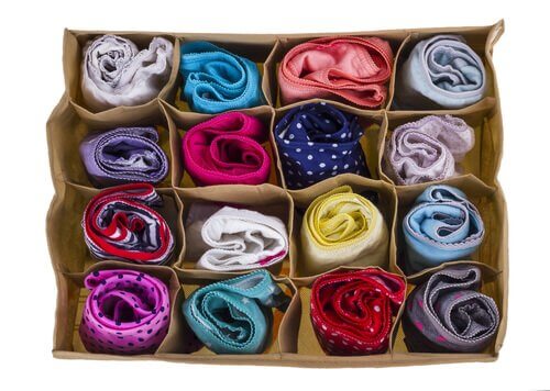 Use um guarda sapatos para fazer seus organizadores de roupas