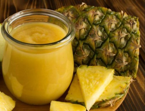 Compota de abacaxi feita em casa