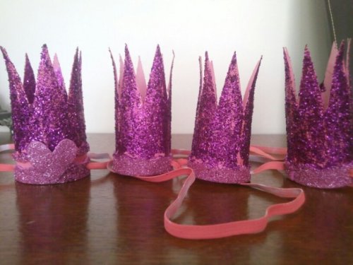Chapéus de festa em forma de coroa