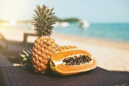 Desintoxique o corpo com esta dieta depurativa de mamão e abacaxi