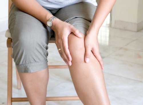 A arnica pode ser usada de forma tópica para aliviar o cansaço das pernas