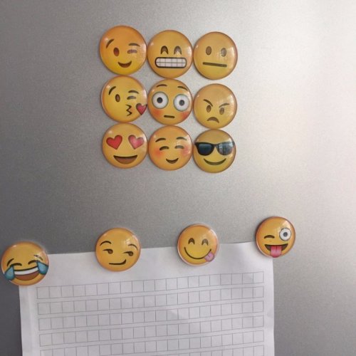 Ímãs de geladeira de emoji