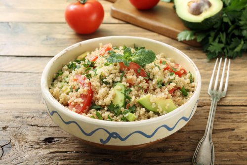 Salada refrescante de quinoa