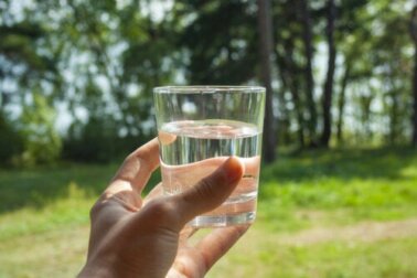 Qual a importância e os benefícios de manter o organismo hidratado?