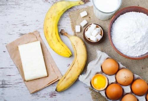 O bolo de banana pode ser apreciado sem arrependimentos na dieta, pois utiliza ingredientes 100% naturais