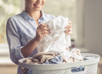 6 truques para remover manchas de óleo nas roupas