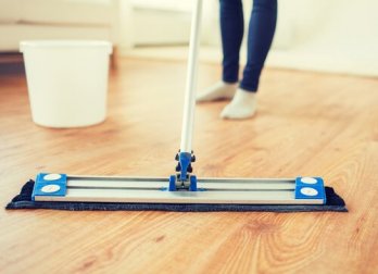 5 produtos naturais para recuperar o brilho do piso de madeira