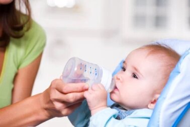 8 coisas que você nunca deve fazer com um bebê
