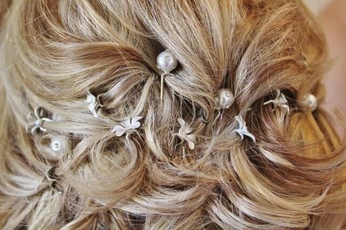 Penteado para noivas com enfeites