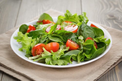 Salada em prato pequeno