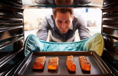 Salmão ao forno com fruta laminada, uma receita que você não vai querer perder
