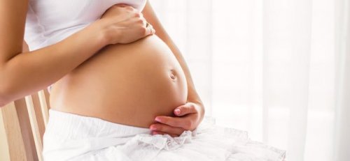 Mulher mantendo uma gravidez saudável