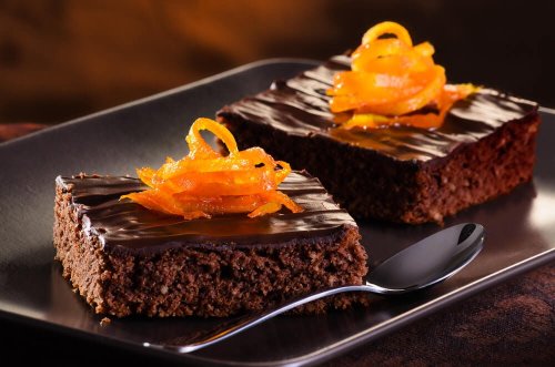 Prepare uma deliciosa torta de laranja e chocolate