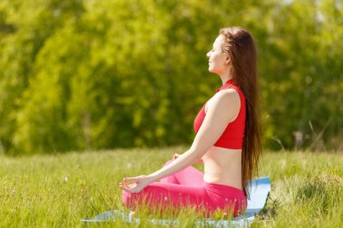 7 posturas da ioga para a felicidade