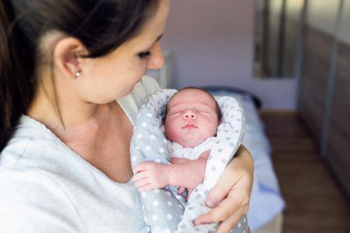 Por que meu bebê sempre quer colo?