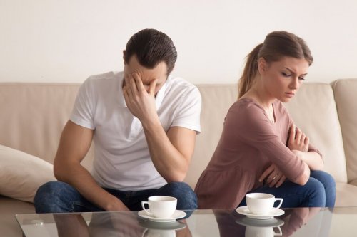 Casal brigado após discussão