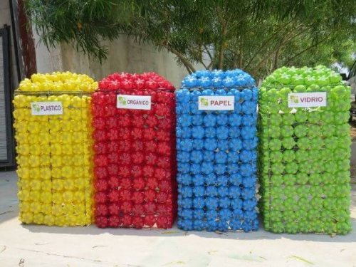 Cestos para colocar o lixo reciclável