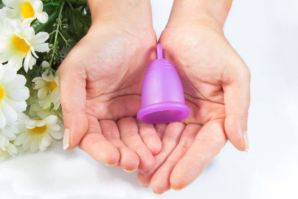 6 vantagens e 7 desvantagens do coletor menstrual