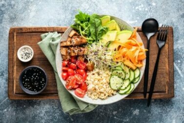 Como fazer uma dieta anti-inflamatória para tratar o ácido úrico