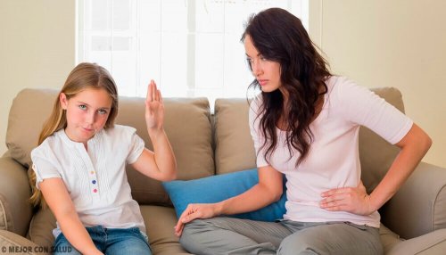 Filha que não quer escutar sua mãe