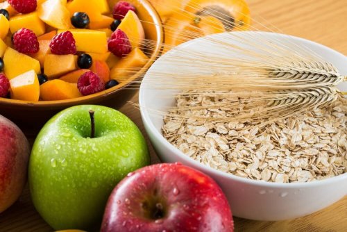 Consumir fibras e as frutas ajuda a aliviar a prisão de ventre infantil
