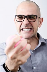 3 soluções para combater o bruxismo em casa